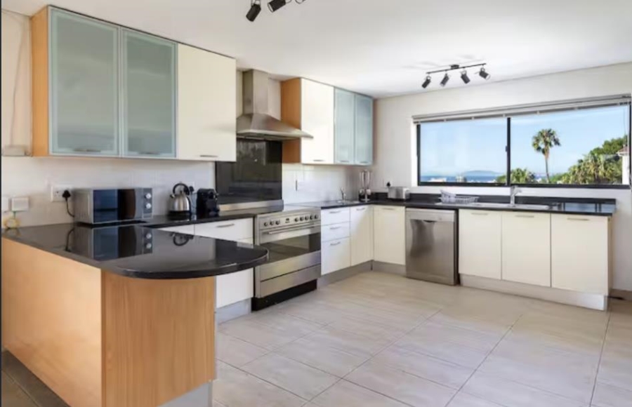 To Let 3 Bedroom Property for Rent in Sea Point Western Cape